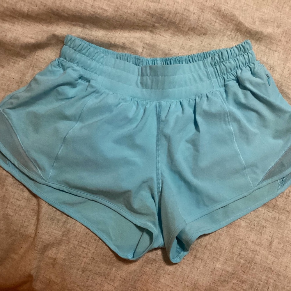 Lululemon Hotty Hot Size 6 Icing Blue 2.5 Excellent!